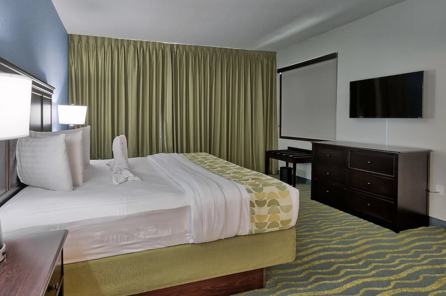 Edge Hotel — Guest room