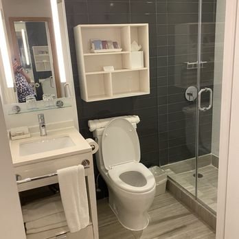 Edge Hotel — Bathroom