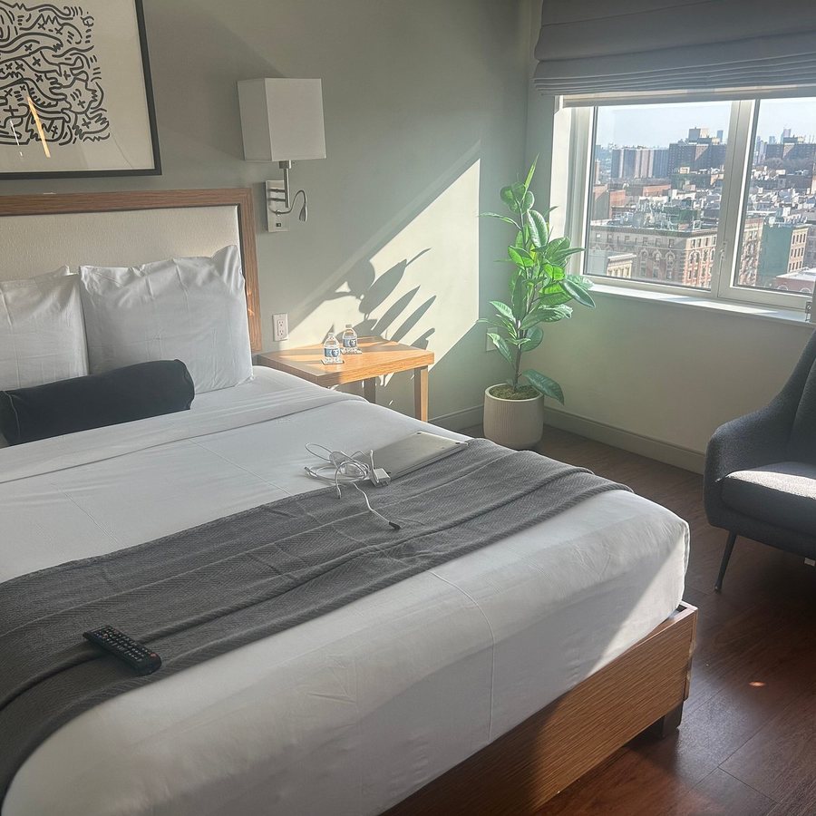 Edge Hotel — Guest room