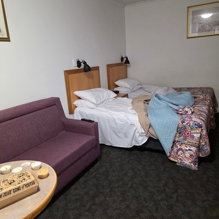 Edgecliff Lodge Motel — Guest room