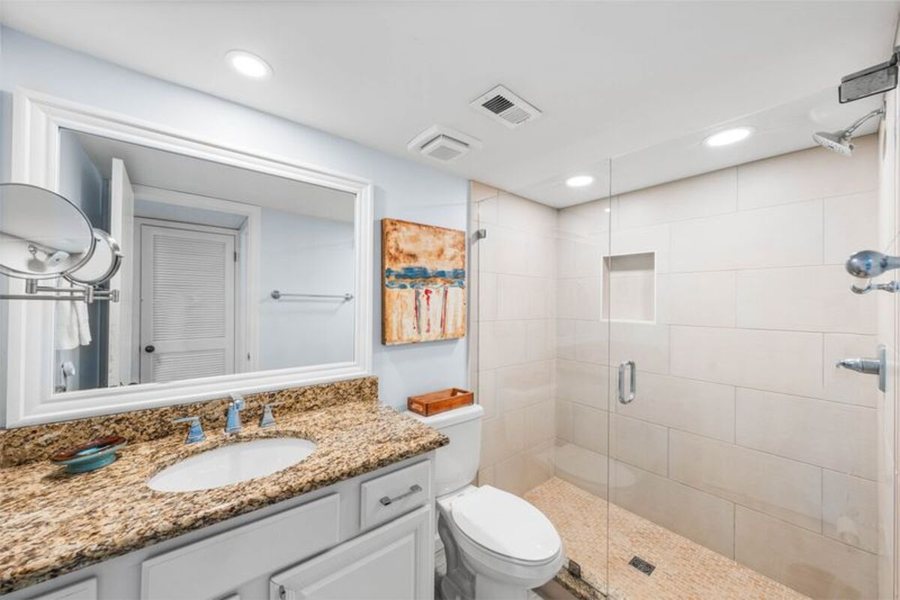 Edgewater Beach Condominium — Bathroom