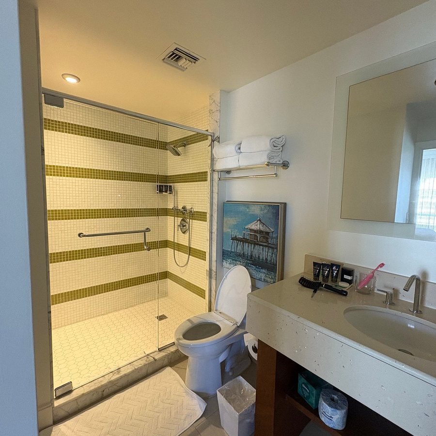 Edgewater Beach Hotel — Bathroom