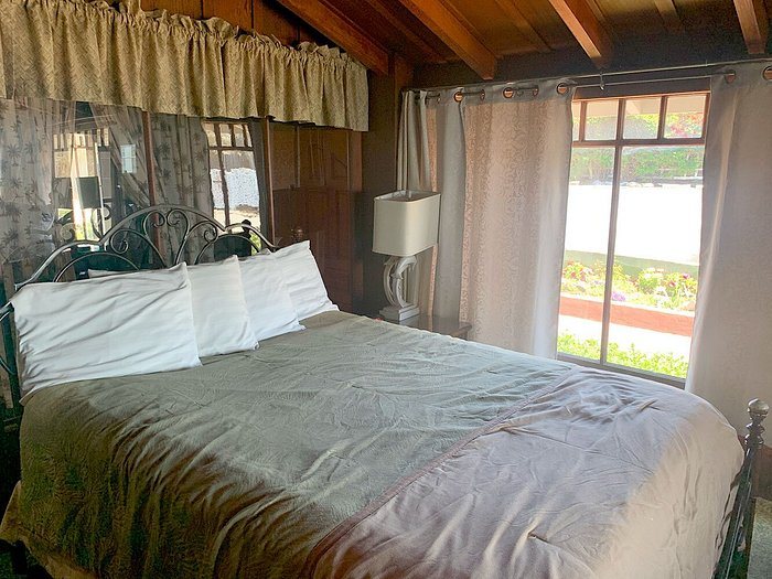Edgewater Beach Inn — Guest room