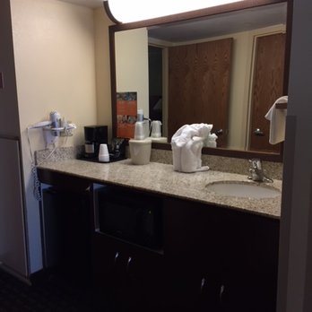 Edgewater Hotel and Waterpark — Bathroom