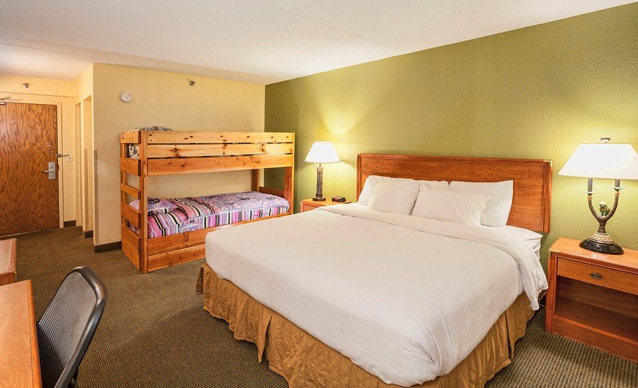 Edgewater Hotel — Guest room
