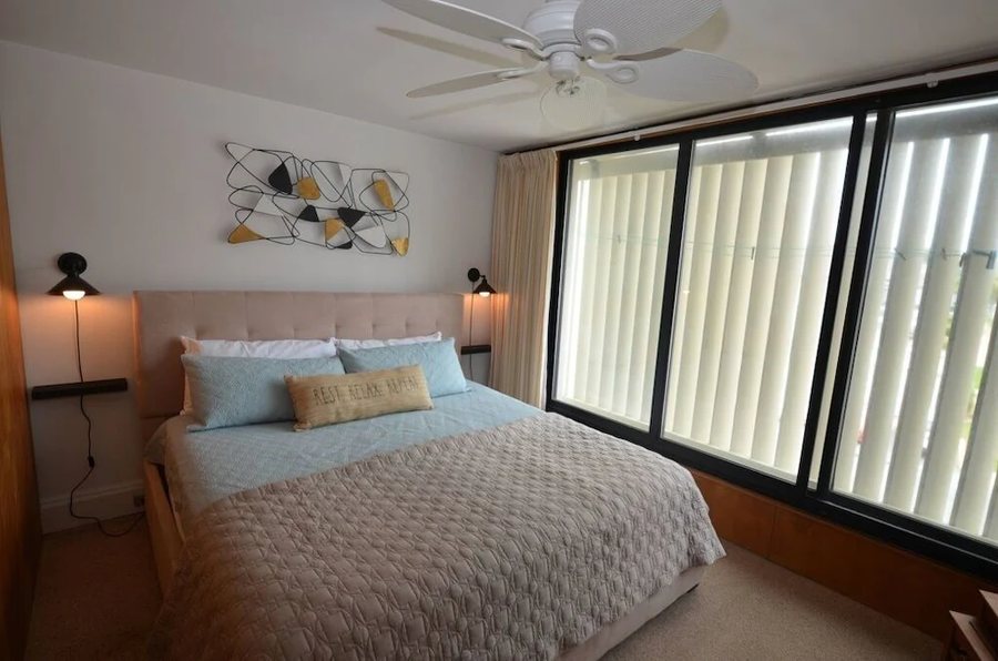 Edgewater House Condos — Guest room