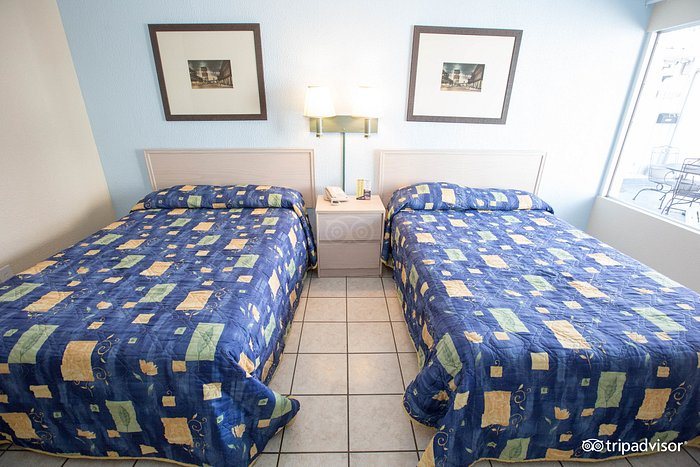Edgewater Inn — Guest room