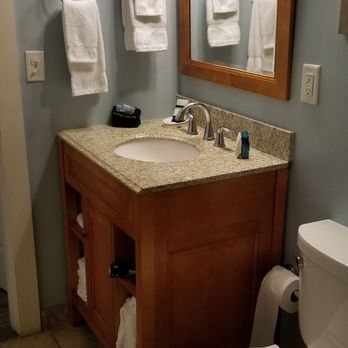 Edgewater Inn — Bathroom