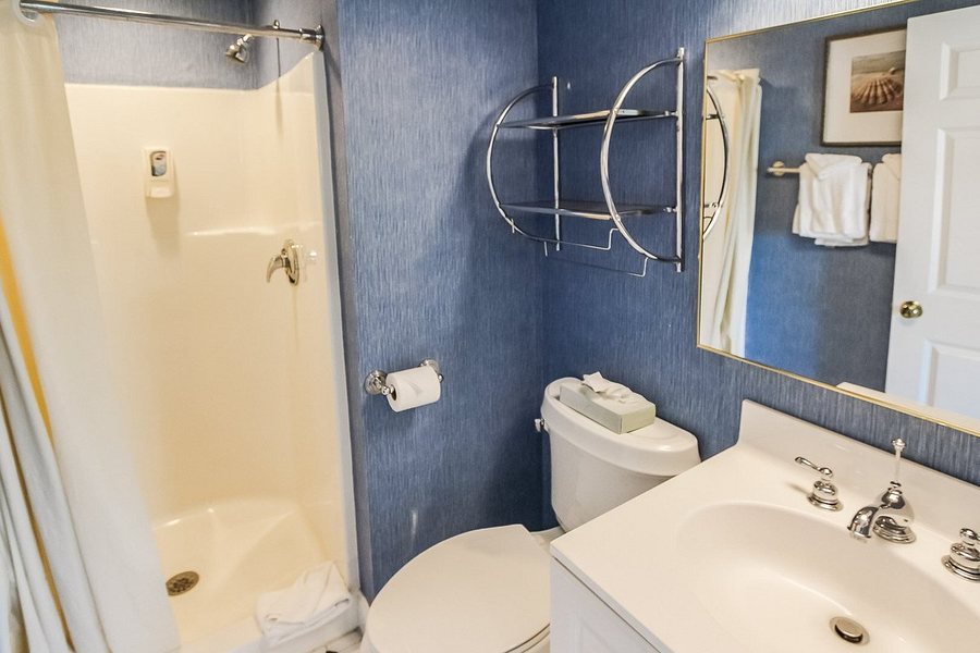 Edgewater Resort — Bathroom