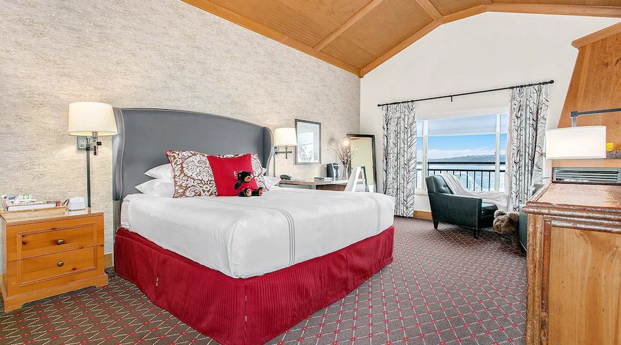 Edgewater Resort — Guest room