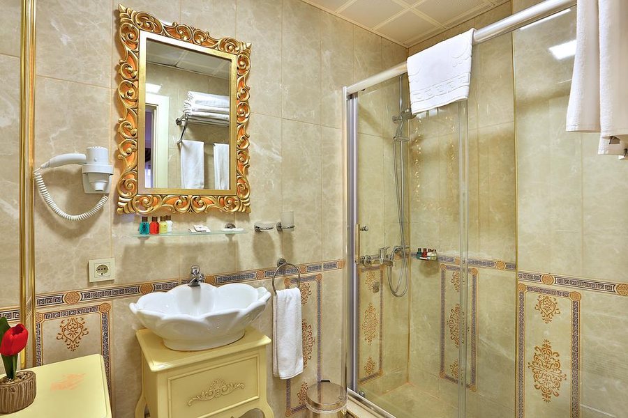Edibe Sultan Hotel Istanbul — Bathroom