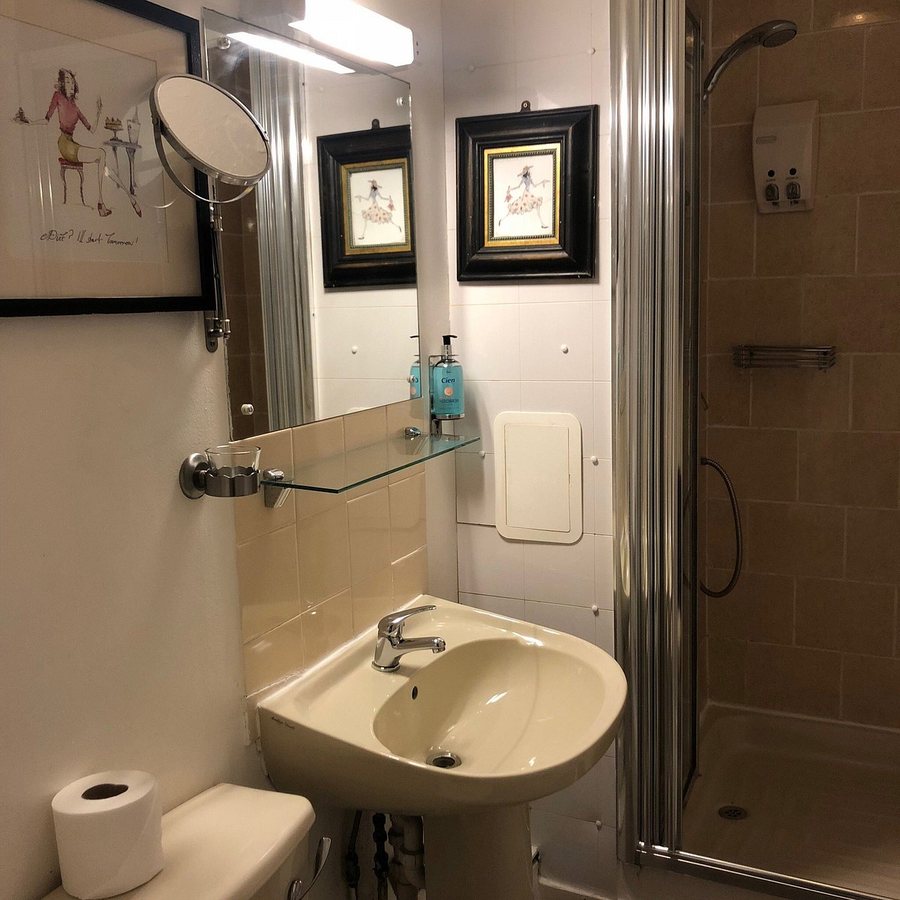 Edinburgh Thistle Hotel — Bathroom