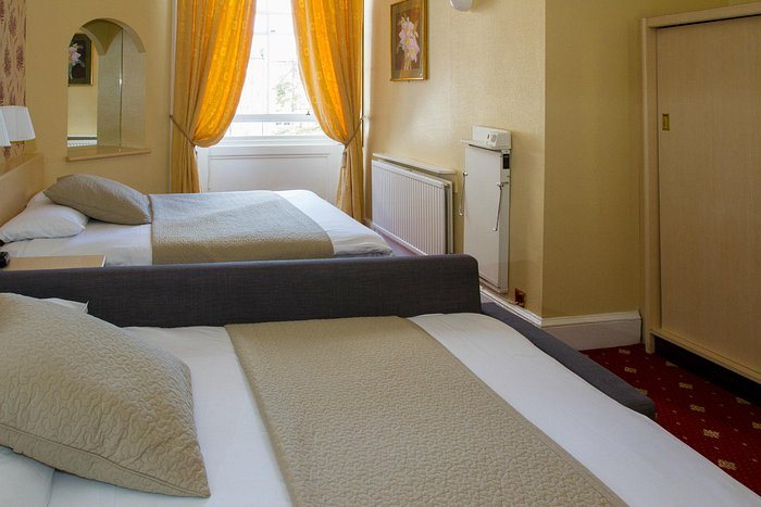 Edinburgh Thistle Hotel — Guest room