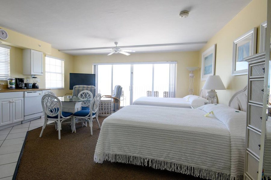 Edison Beach House — Guest room