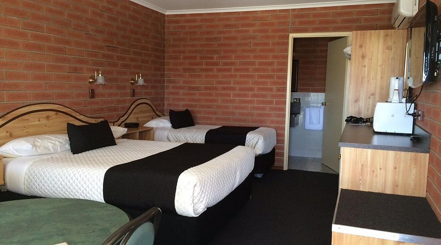 Edithburgh Caravan Park — Guest room