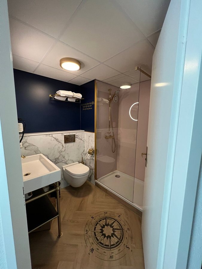 Efteling Grand Hotel — Bathroom