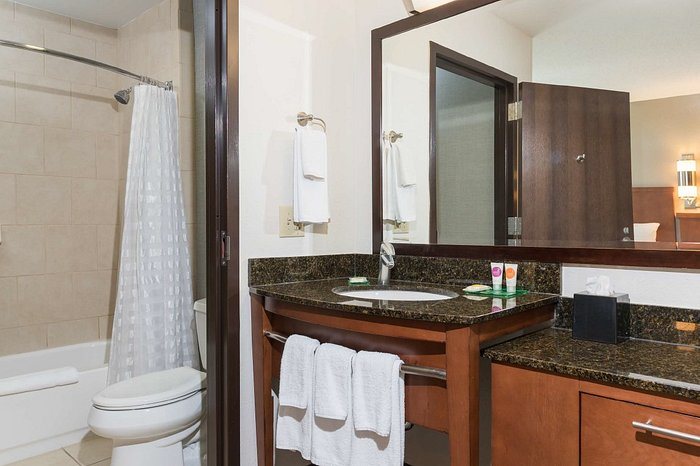 Eighth Pole Inn — Bathroom