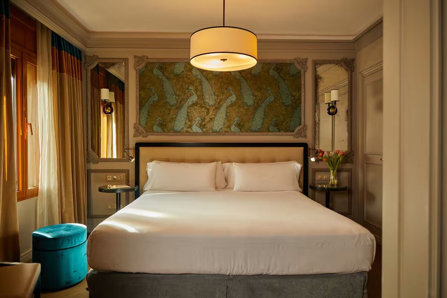 El Avenida Palace Barcelona Catalonia — Guest room
