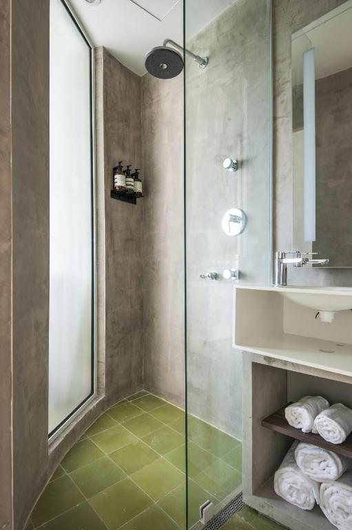 El Blok Hotel — Bathroom