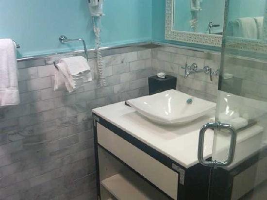 El Cortez Cabana Suites Las Vegas Nevada — Bathroom