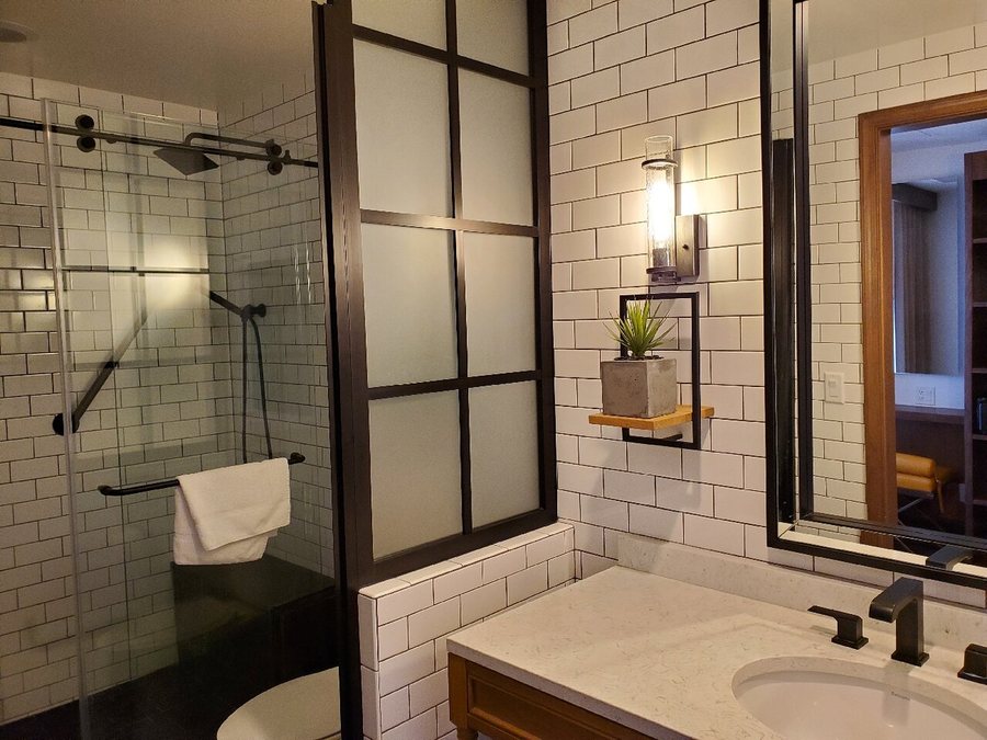 El Cortez Hotel Casino — Bathroom