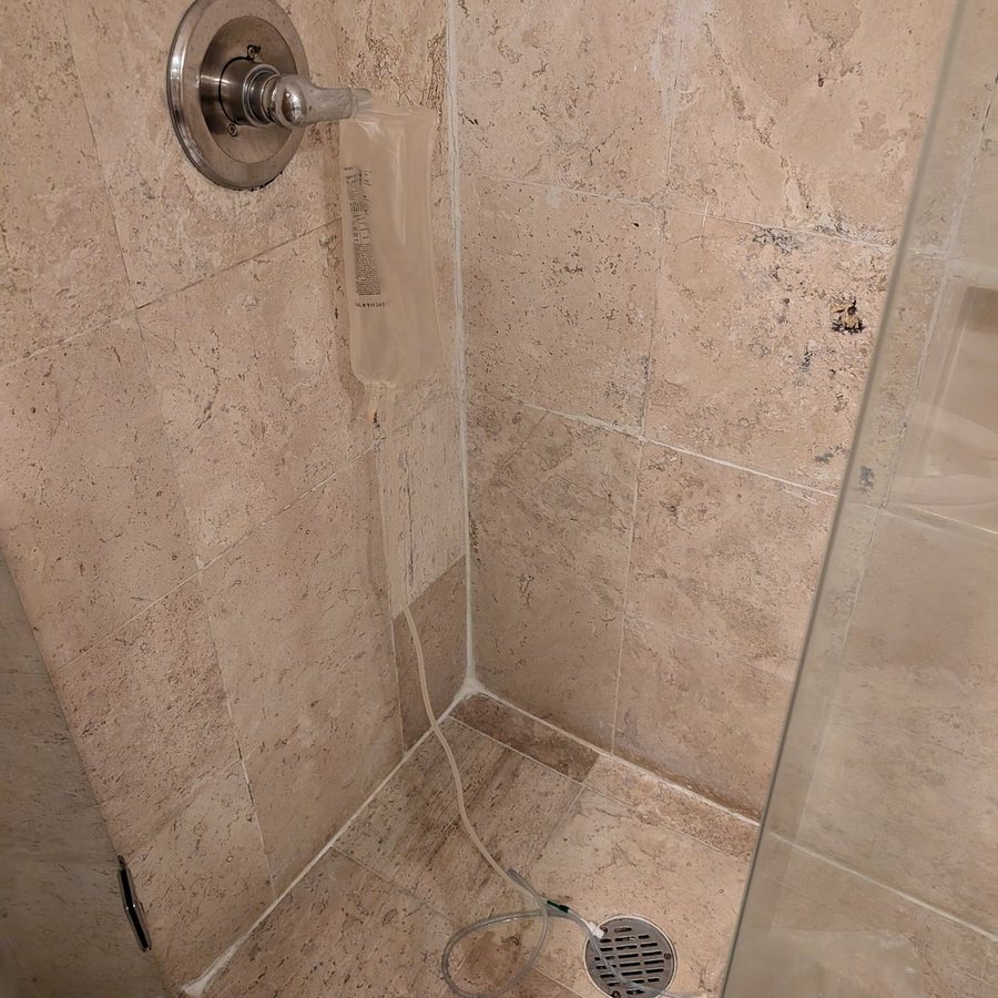 El Diplomatico Hotel — Bathroom