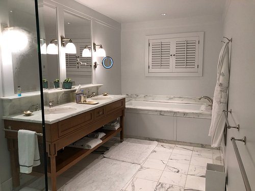 El Encanto — Bathroom