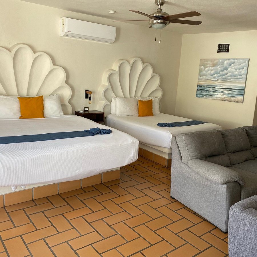 El Moro Hotel Suites — Guest room
