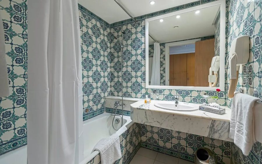 El Mouradi Skanes — Bathroom