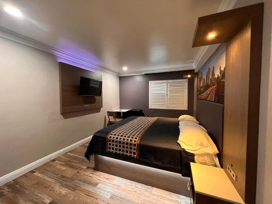 El Patio Inn Los Angeles California — Guest room