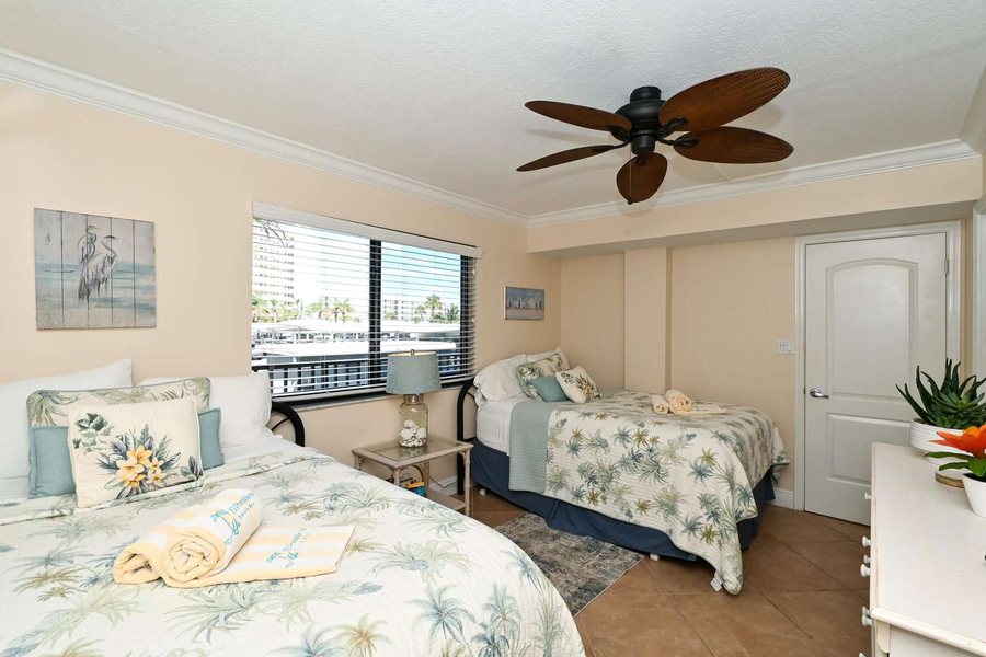 El Presidente Condominimums — Guest room