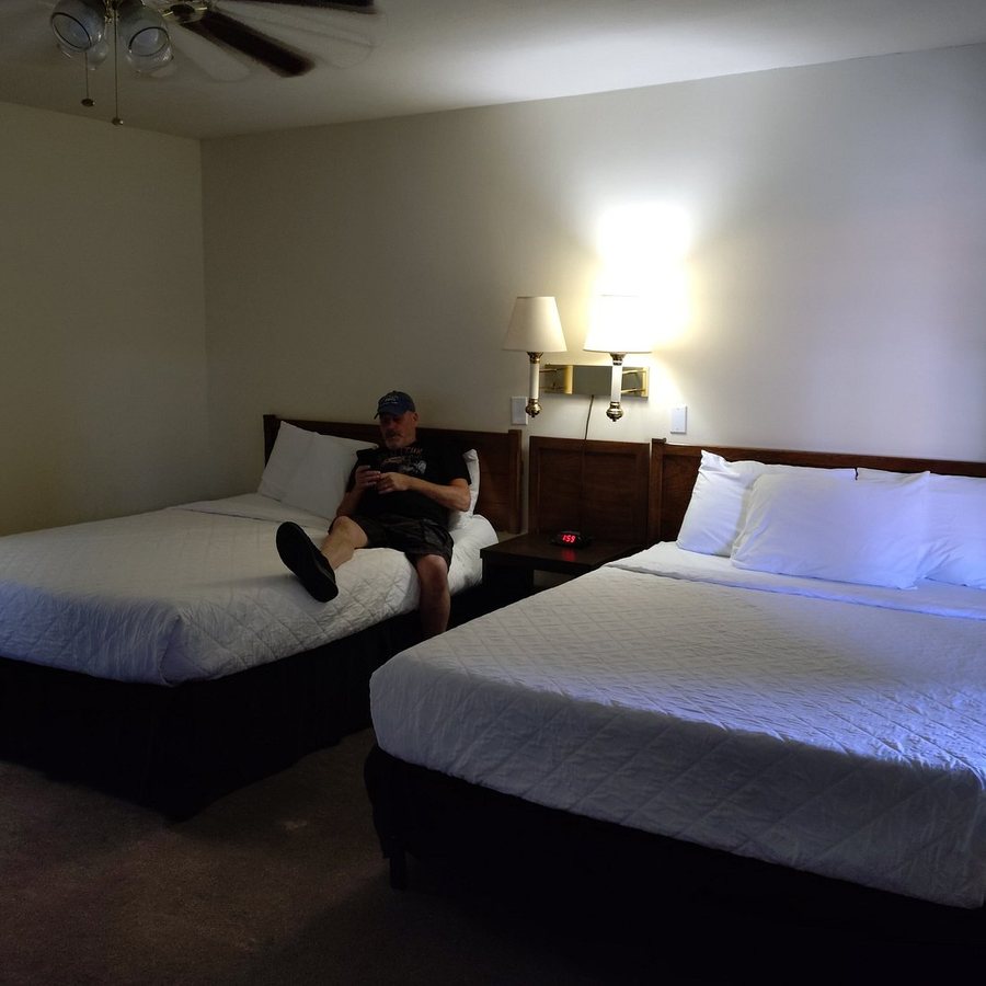 El Rancho Boulder Motel Boulder City Nevada — Guest room