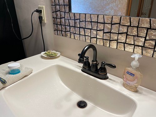El Rancho Motel — Bathroom