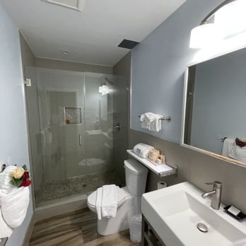 EL Royale Hotel Los Angeles California — Bathroom
