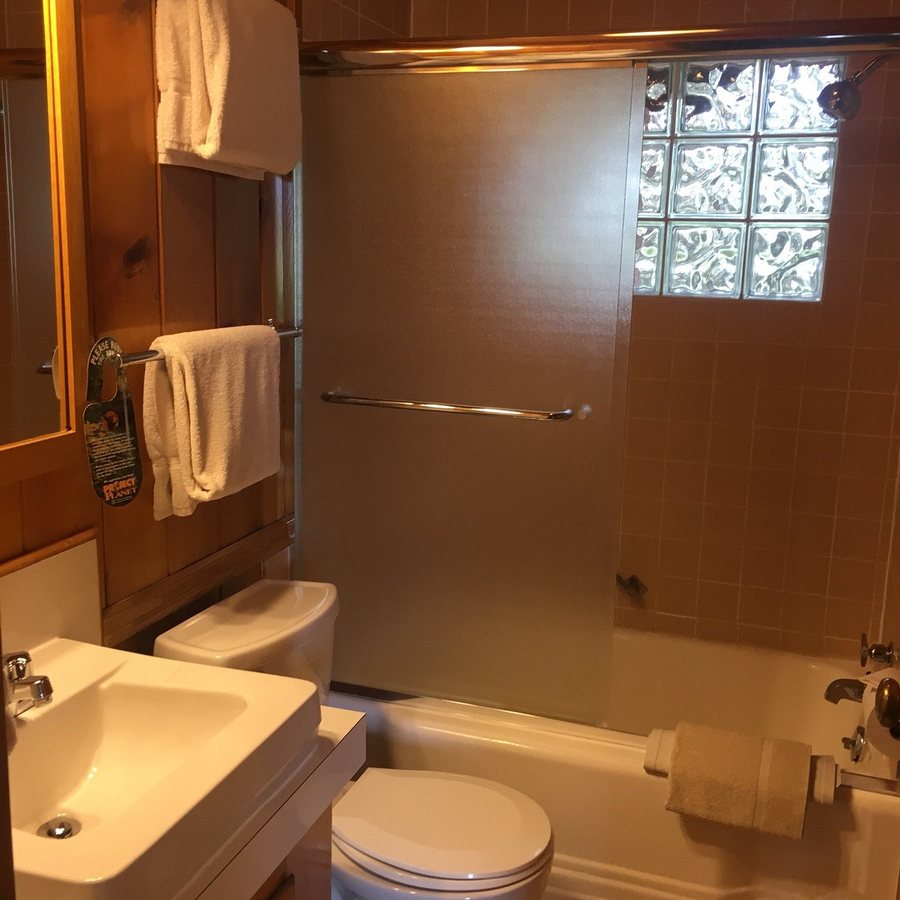 El Western Cabins Lodges — Bathroom