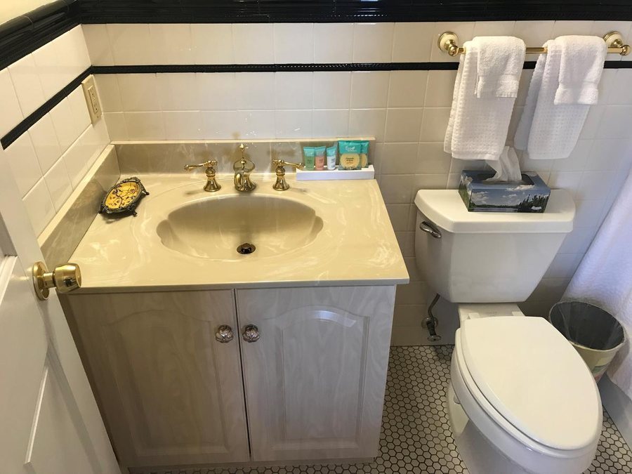 Elaine s Cape May Boutique Hotel — Bathroom