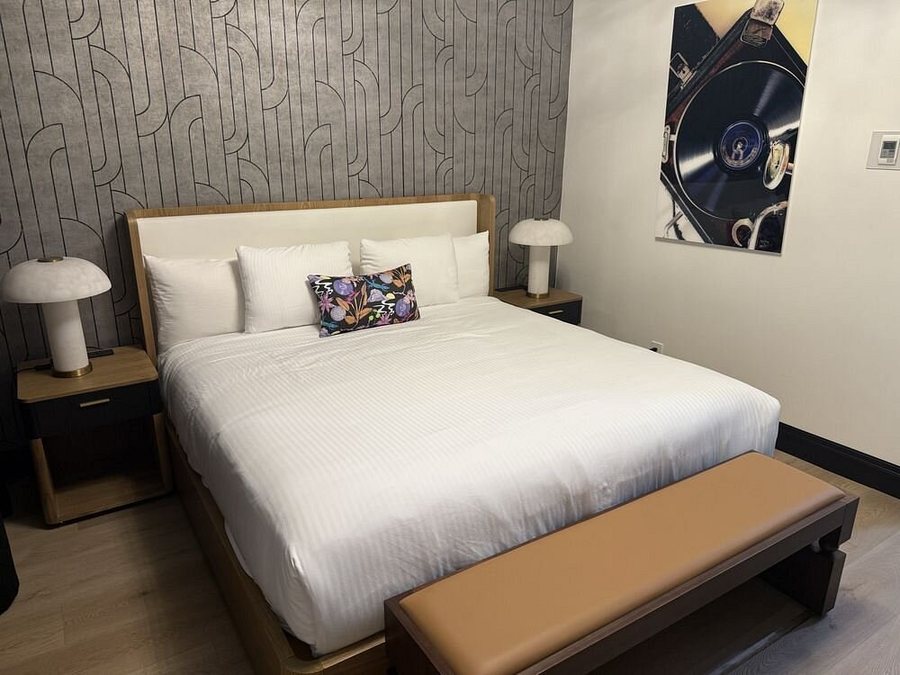 Elan Hotel Los Angeles California — Guest room