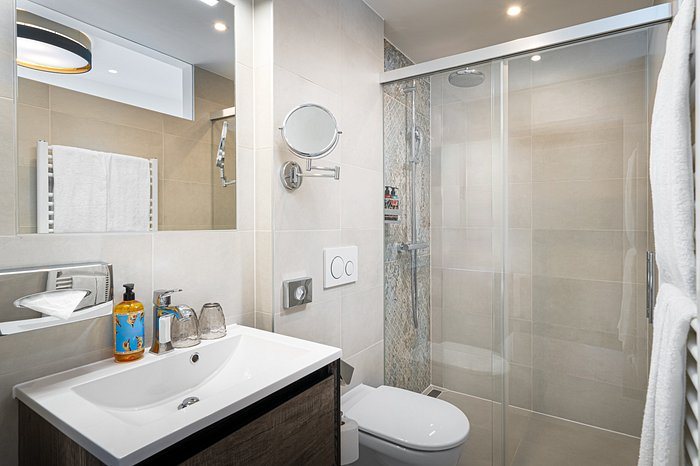 Elaya city center — Bathroom