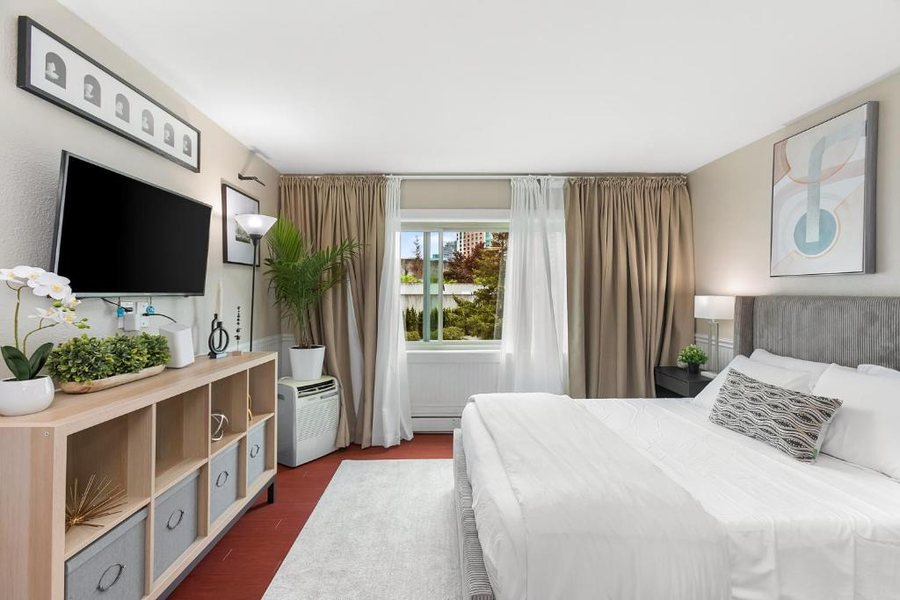 Elektra Condominiums — Guest room
