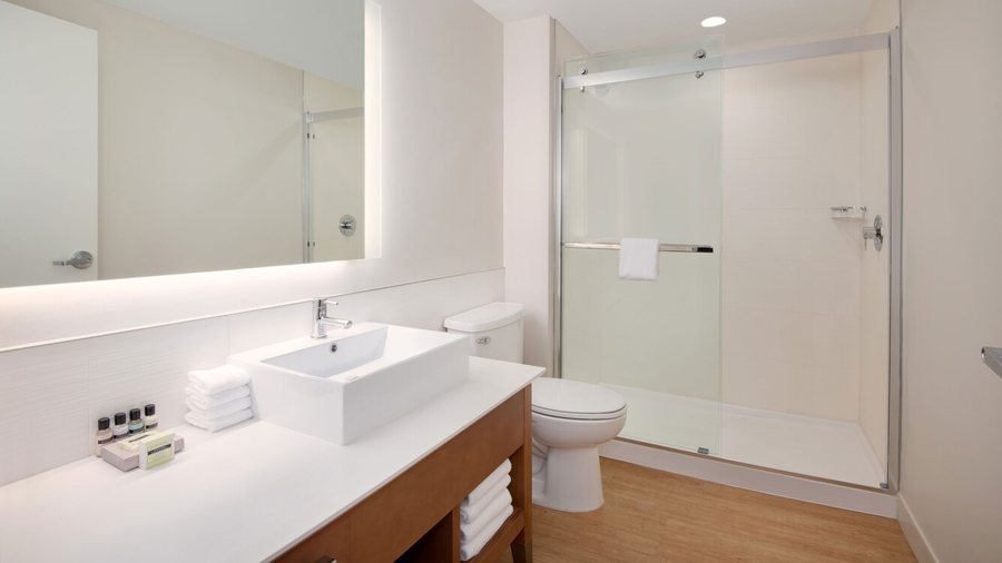 Element Atlanta Buckhead — Bathroom