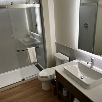 Element Atlanta Midtown — Bathroom