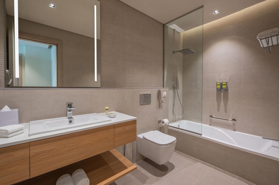 Element by Marriott Al Jaddaf Dubai — Bathroom