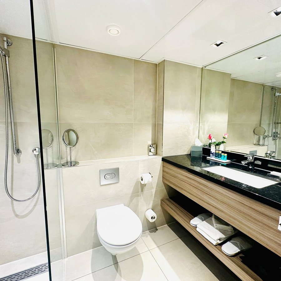 Element by Marriott Amsterdam — Bathroom