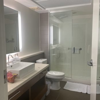 Element by Marriott Dallas Fort Worth Airport North — Bathroom