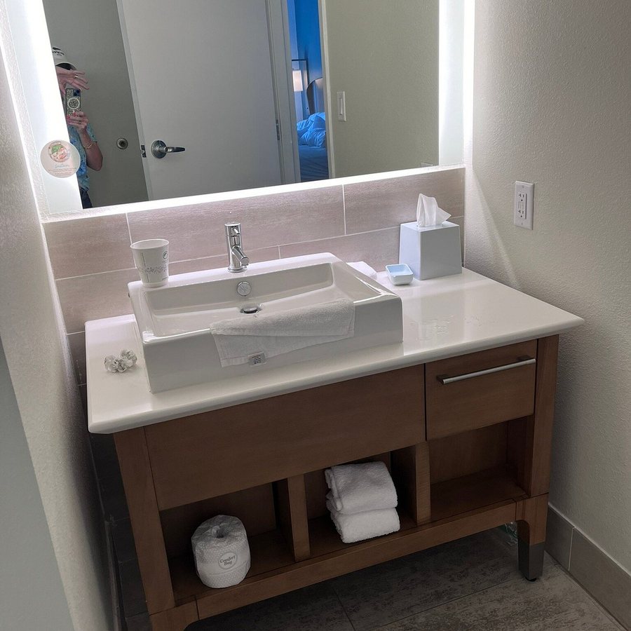 Element by Marriott Houston Katy — Bathroom