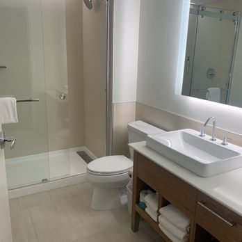 Element by Marriott Scottsdale at SkySong — Bathroom
