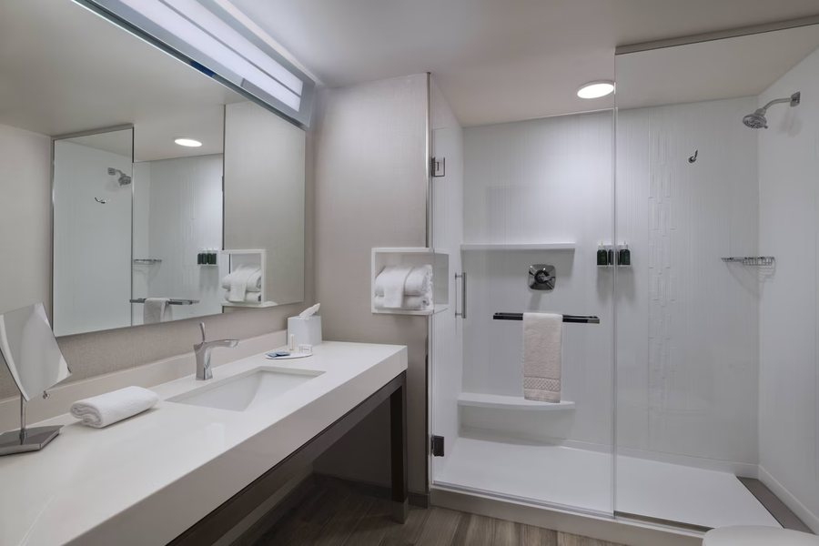 Element by Marriott St Louis Midtown — Bathroom