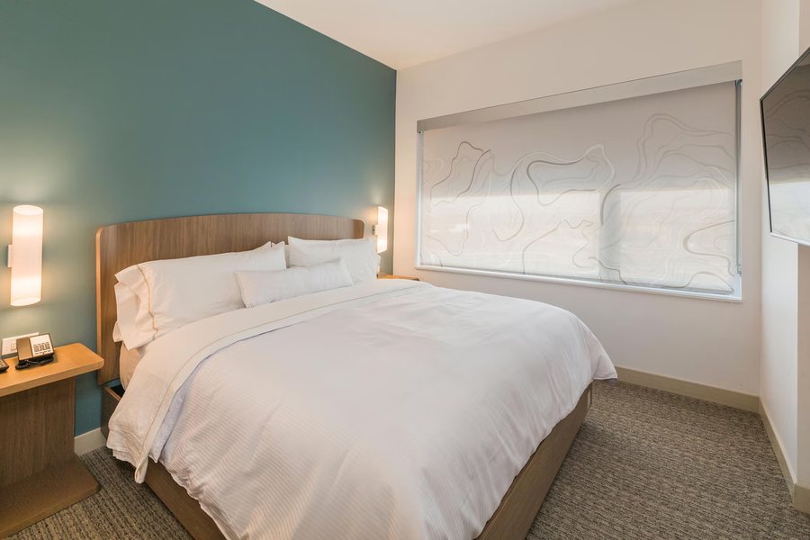 Element Denver International Airport — Guest room