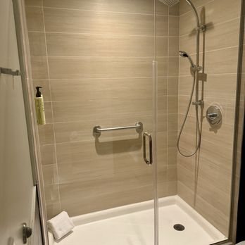 Element Las Vegas Symphony Park Las Vegas Nevada — Bathroom
