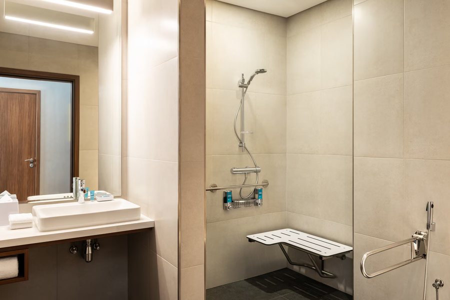 Element Me aisam Dubai — Bathroom